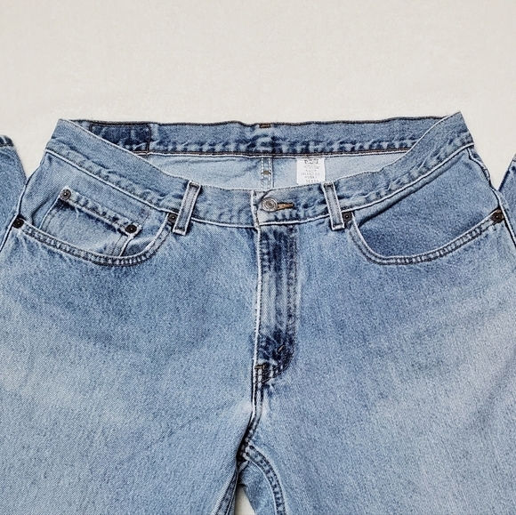 Vintage Retro Y2K Levi's 550 Relaxed Fit Husky Cut Light Wash Distressed Jeans - Picture 4 of 12